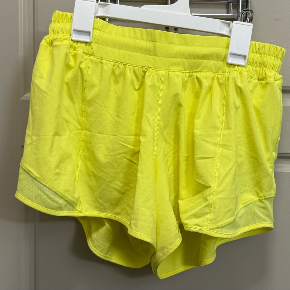 lululemon hotty hot low rise lined shorts 4”
